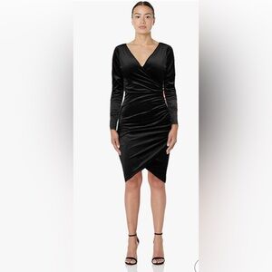 NWOT Black Size M Long Sleeve Velvet Bodycon Ruched Cocktail Holiday Dress